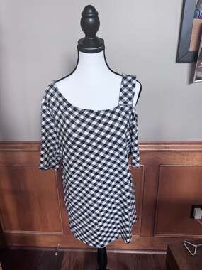 Isaac Mizrahi Live Asymmetrical Top Size L Black White Gingham Check